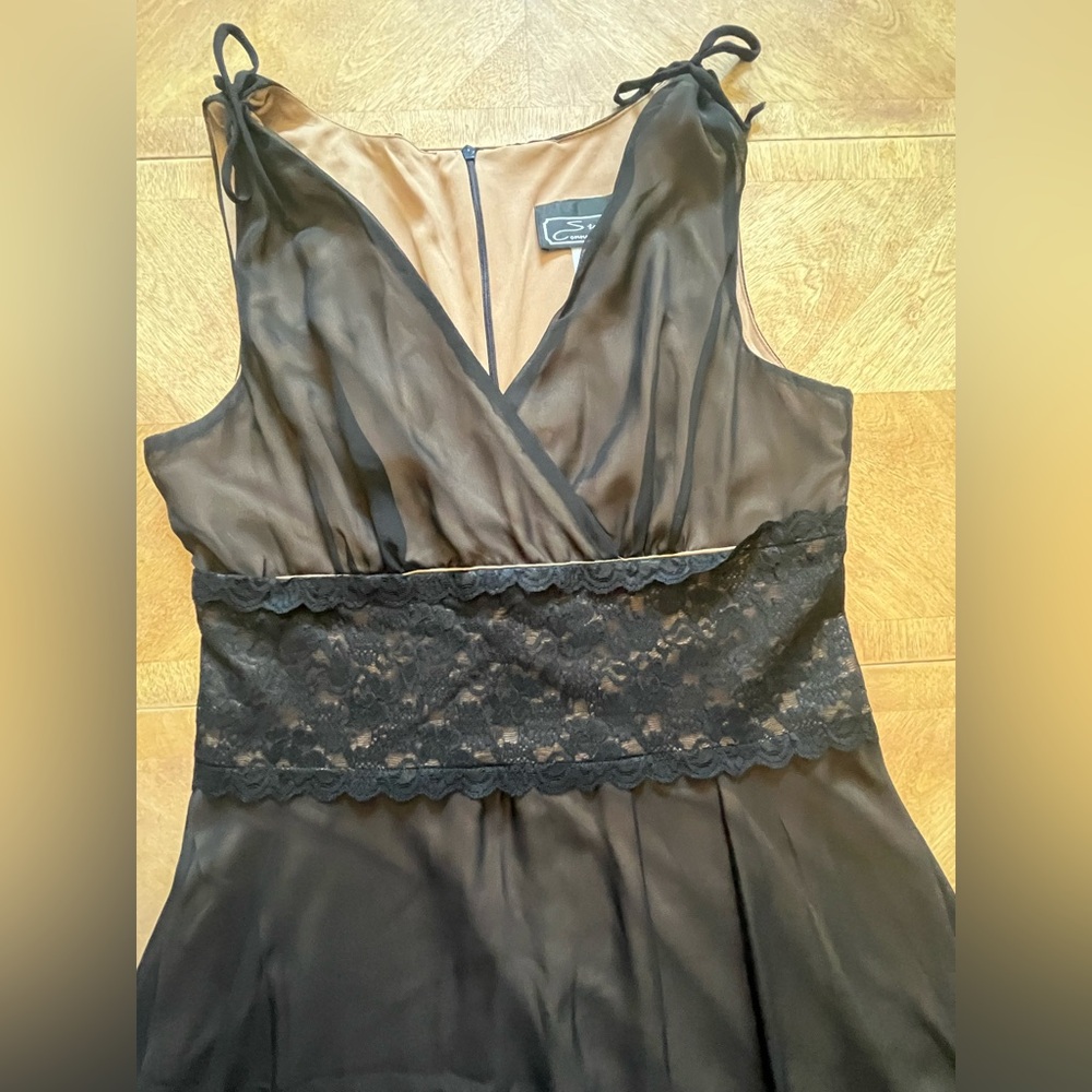 Elegant Black Lace Midi Dress         | Size 16 - Picture 2 of 9